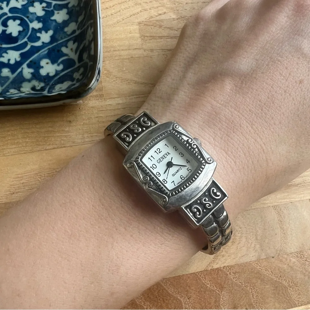 Geneva ladies silver tone cuff bracelet fashion watch NEW BATTERY